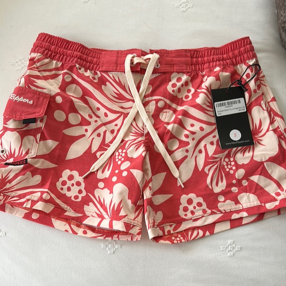 Women's brand new Maui Rippers Vintage Hibiscus Board Shorts - Size Small